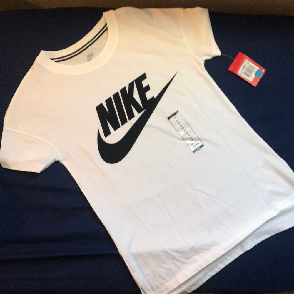 NWT Women’s Nike Shirt
